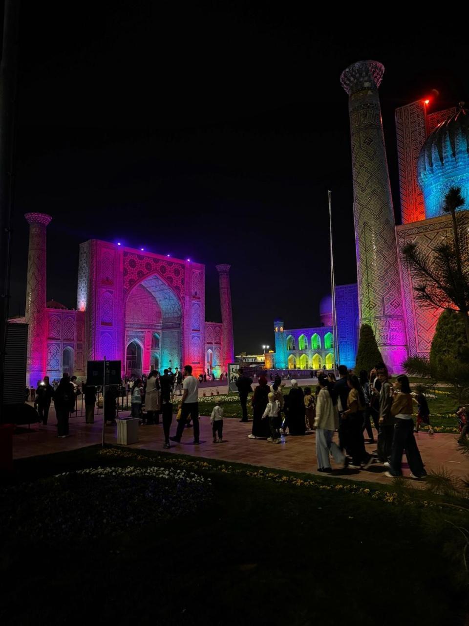 Registan Palace Samarkand Esterno foto